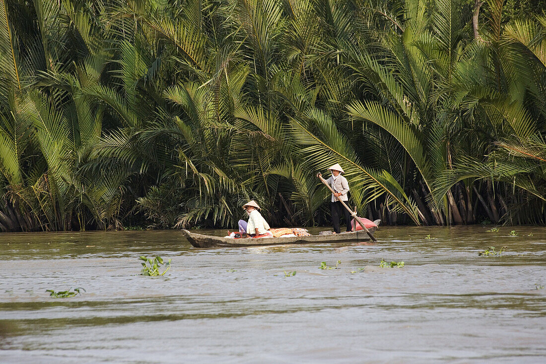 Vietnamesische Frauen auf einem Boot auf dem Mekong Fluss, Mekong Delta, Provinz Can Tho, Vietnam, Asien
