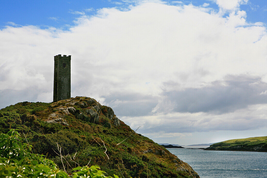 Ruins of a castle on shore, Mizen Head Peninsula, County Cork, southwest coast, Ireland, Europe