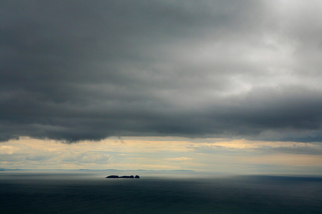 Blick über den Atlantik von den Klippen von Croaghaun, Achill Head, Achill Island, County Mayo, Westkueste, Irland, Europa