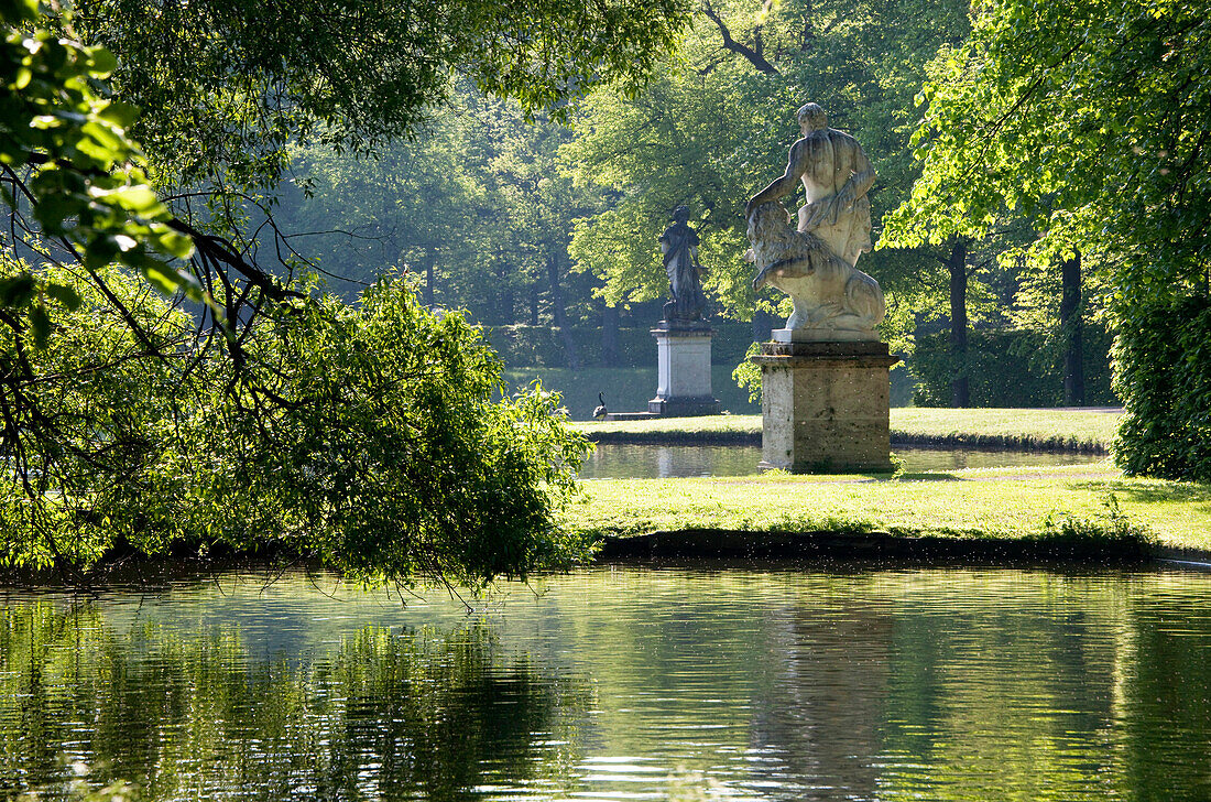 Statuen im Nymphenburger Park, München, Bayern, Deutschland