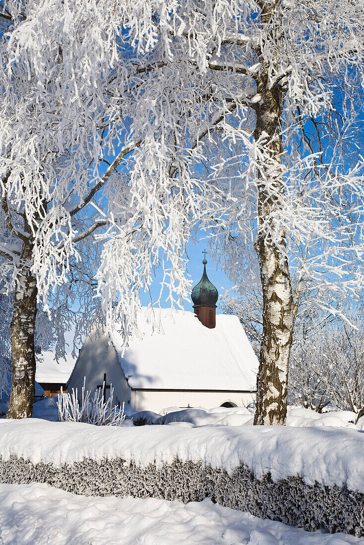 Chapel near Iffeldorf in winter, Upper Bavaria, Germany, Europe