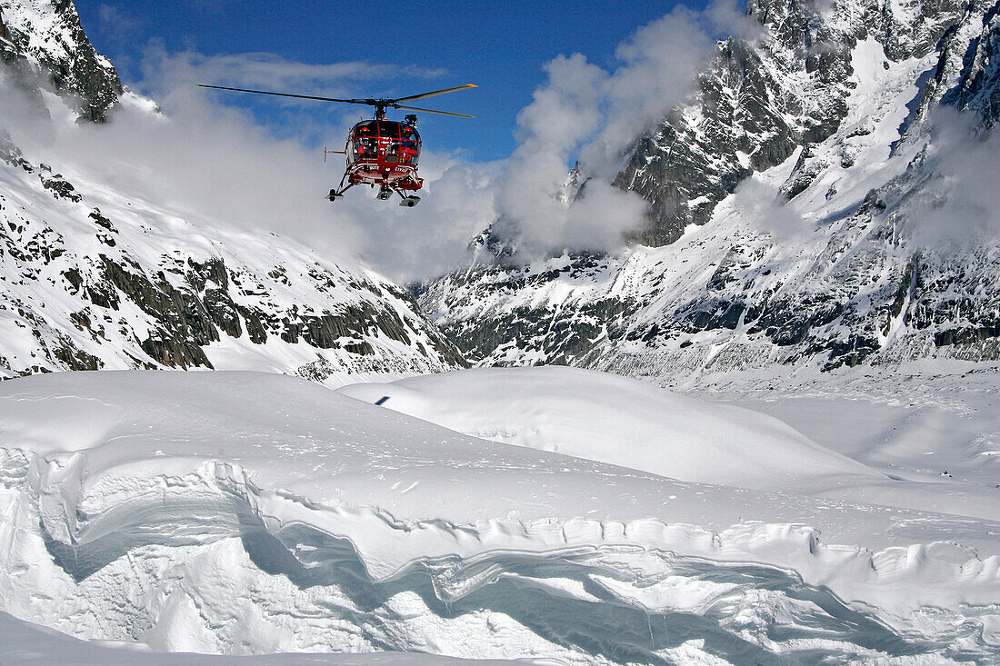 Approach Of An Alouette 3 Helicopter, Dragon 74 For Victim Transport, La Salle A Manger, Vallee Blanche, Massif Du Mont-Blanc, Haute-Savoie (74)