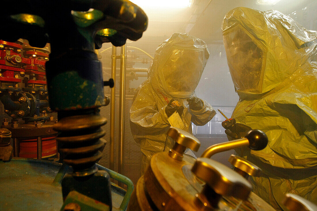 Reconnaissance By A Team Of The Mobile Chemical Intervention Cell (Cmic) With Detectors At A Chemical Leak In A Perfume And Pharmaceutical Factory In The Center Of Grasse, Alpes-Maritimes (06), France