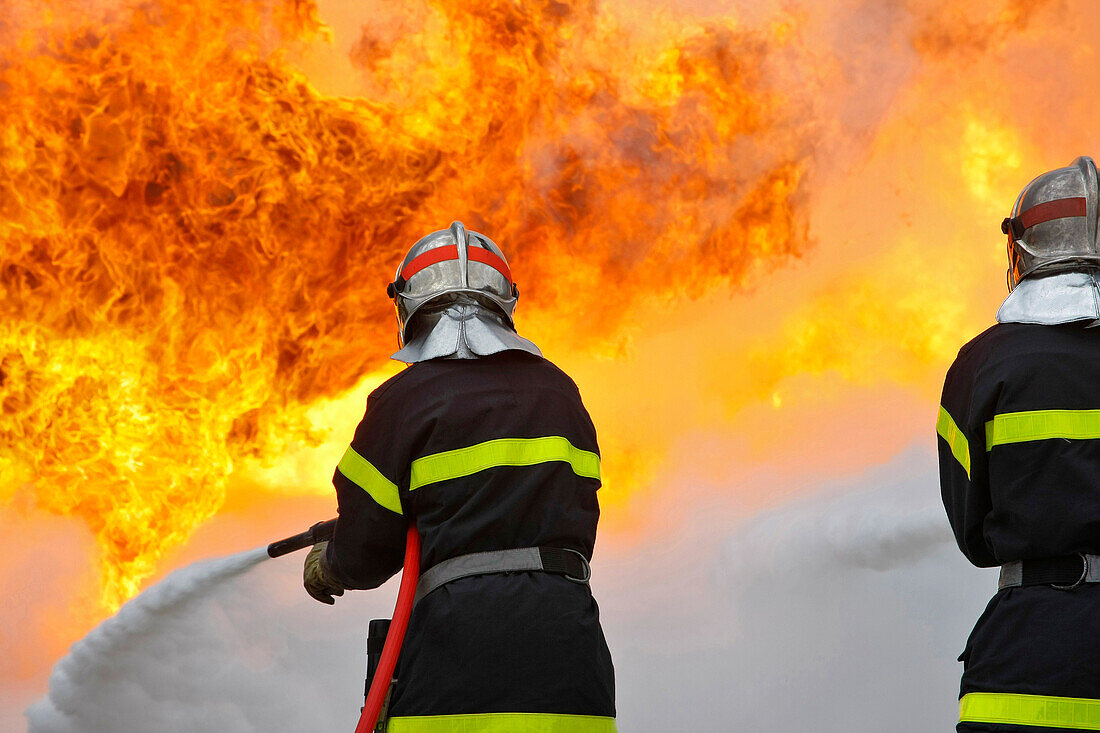 Extinction Of A Fire With 2 Foam Hoses. Training Of The Firefighters Of The Sdis38 In Hydrocarbon Fires, Gesip (Studies Group For Safety In The Petrol And Chemical Industries) Of Roussillon, Isere (38), France