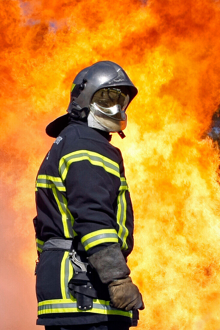 Fireman In Front Of A Wall Of Flames Before Attacking A Lpg (Light Petroleum Gas) Fire, Sdis Of Morbihan, Vannes, Morbihan (56)