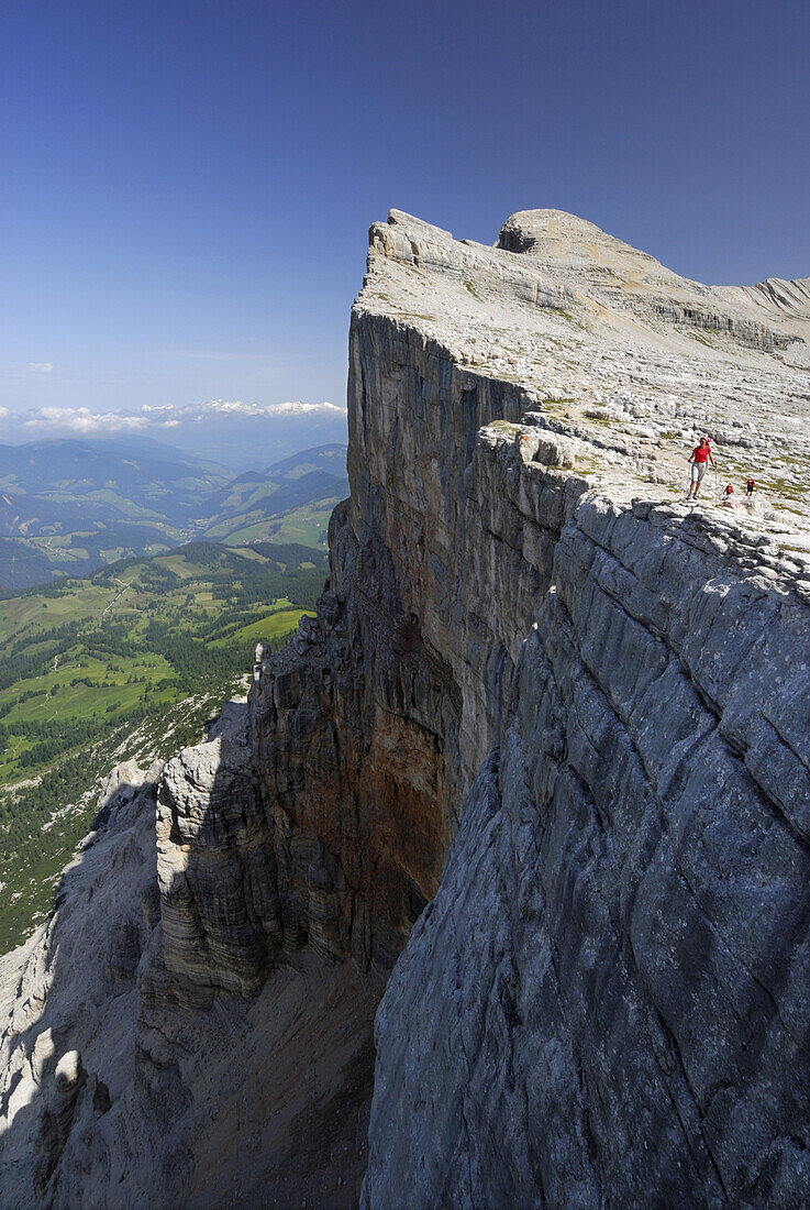 Woman standing at cliff, Gadertal, Zehner, Naturpark Fanes-Sennes-Prags, Dolomites, Trentino-Alto Adige/South Tyrol, Italy
