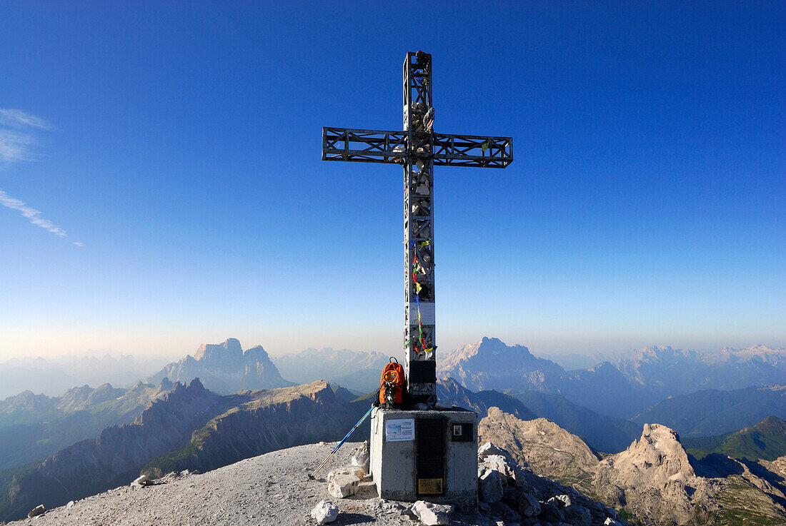 Gipfelkreuz auf der Tofana di Rozes, Tofana, Dolomiten, Venetien, Italien