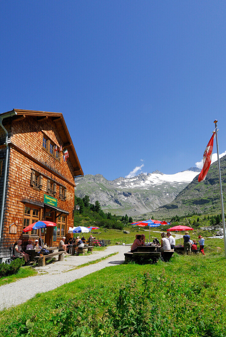 Guests beside Alpenrose inn near alpine hut Berliner Huette, Zillertal, Zillertal Alps, Tyrol, Austria
