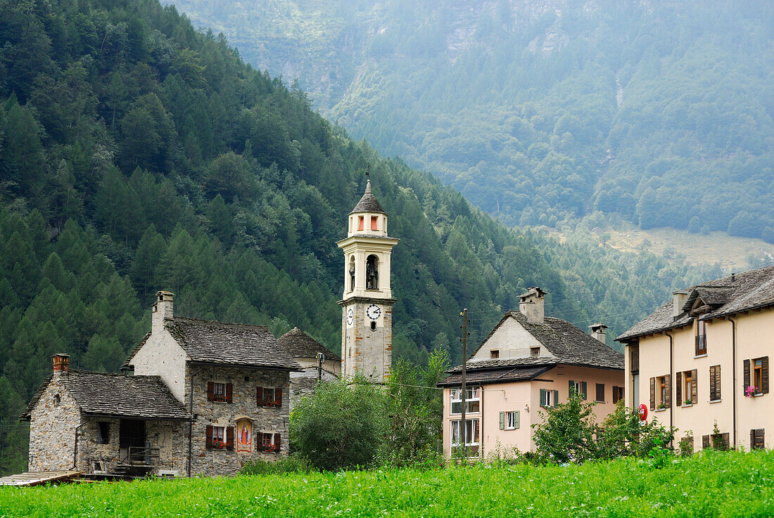 Kirche von Sonogno, Verzascatal, Tessiner Alpen, Tessin, Schweiz