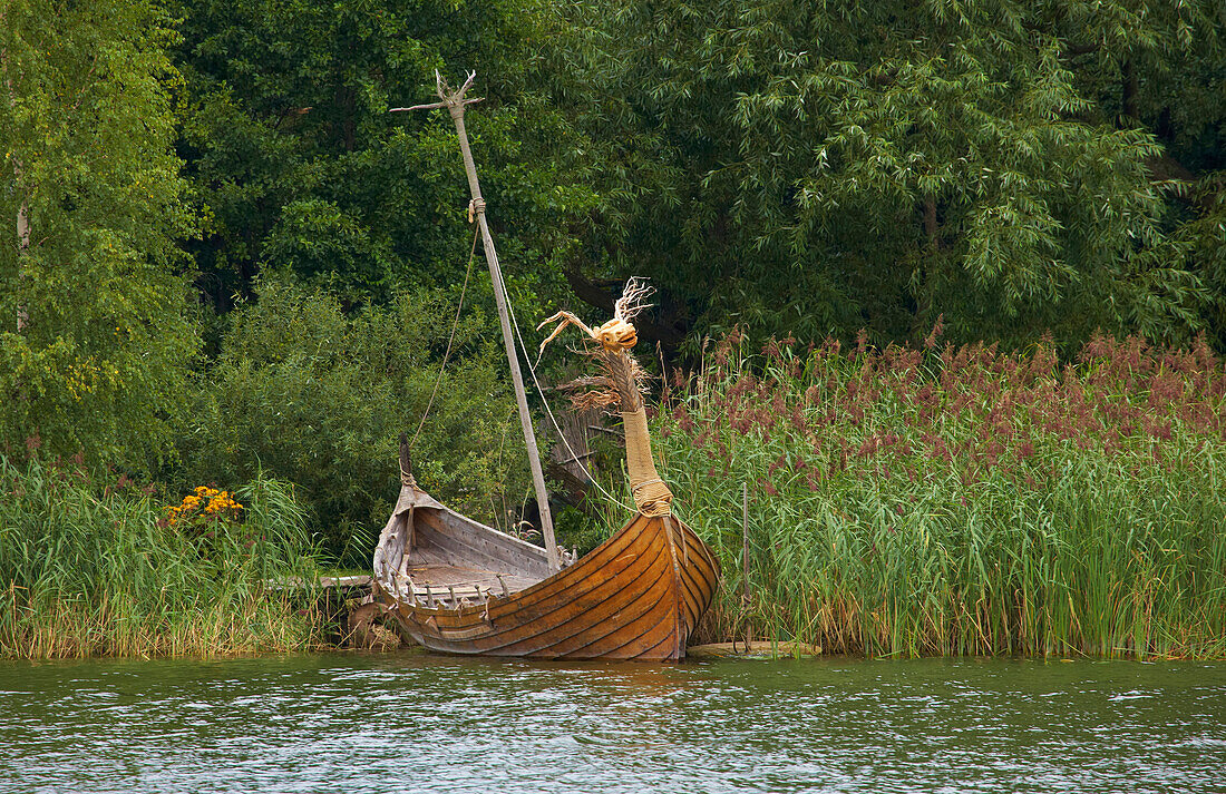 Holzbildhauer am Jez. Beldany (Beldahn-See), Masurische Seenplatte, Mazurskie Pojezierze, Masuren, Ostpreußen, Polen, Europa