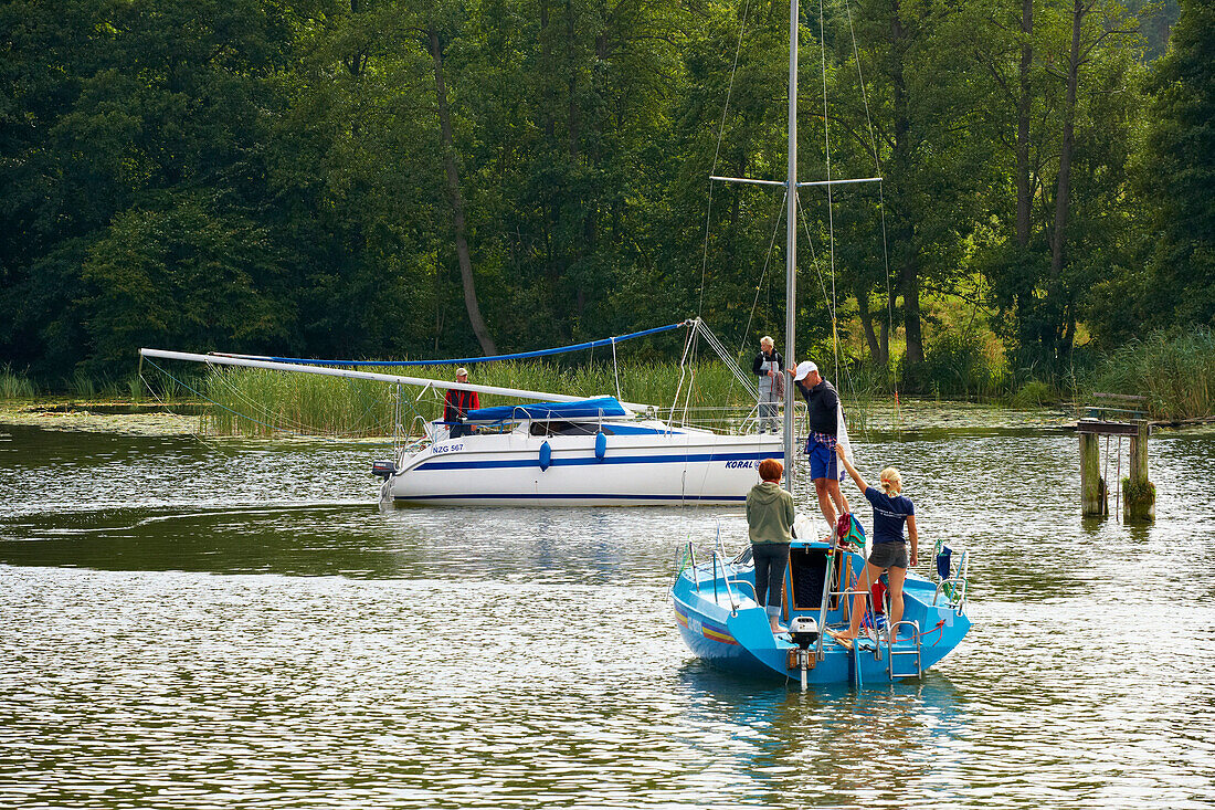 Segelboot auf dem Jez. Beldany (Beldahn-See), Masurische Seenplatte, Mazurskie Pojezierze, Masuren, Ostpreußen, Polen, Europa