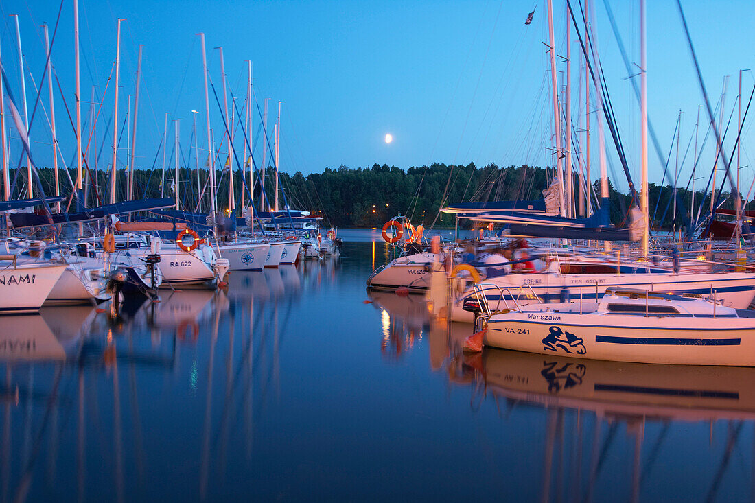 Sailing boats on Lake Mikolajki, Marina of Mikolajki (Nikolaiken), Evening, Mazurskie Pojezierze, Masuren, East Prussia, Poland, Europe