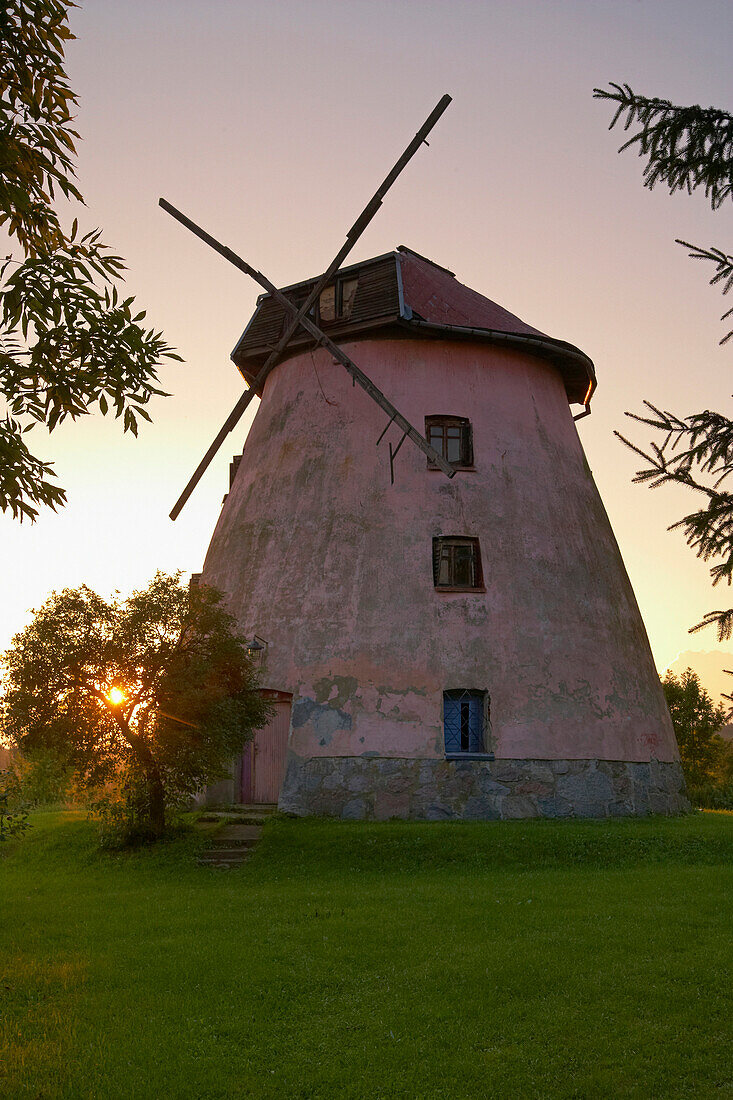 Alte Windmühle in Ryn (Rhein), Abend, Jezioro Rynskie (Rheinscher - See), Masurische Seenplatte, Mazurskie Pojezierze, Masuren, Ostpreußen, Polen, Europa