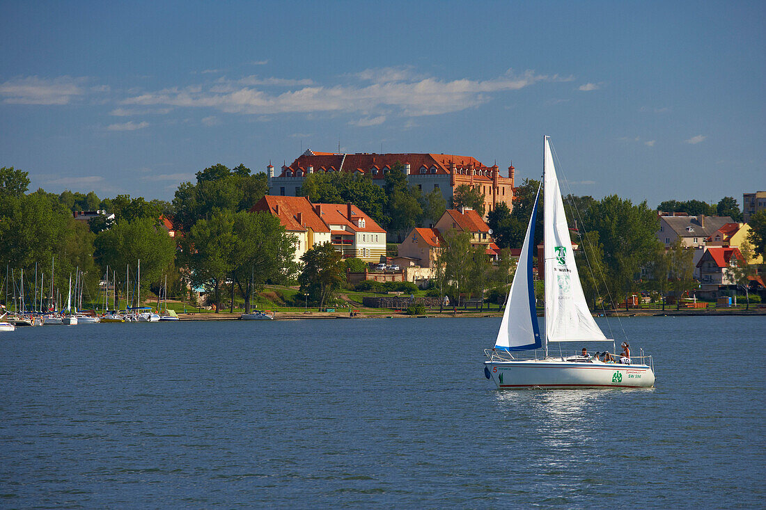 Ryn (Rhein) with castle, Marina and sailing boats on the Lake Rynskie (Jezioro Rynskie), Mazurskie Pojezierze, East Prussia, Poland, Europe