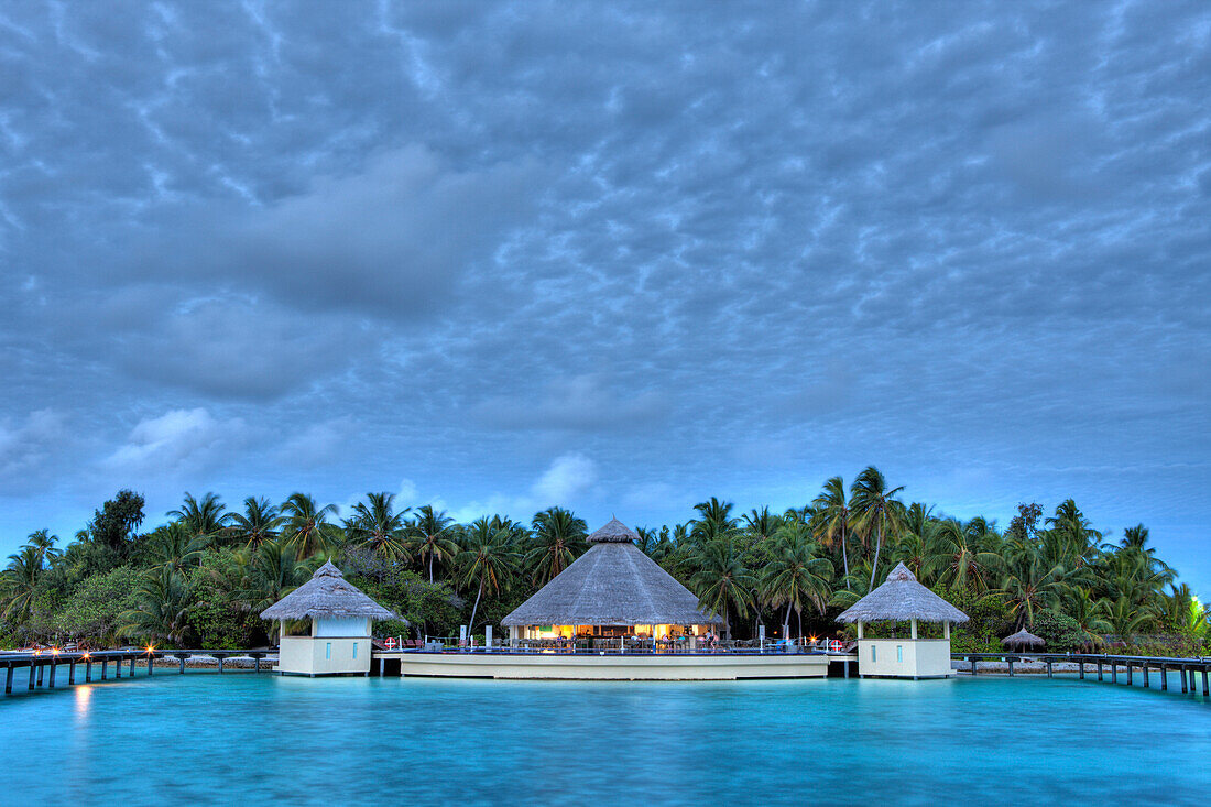 Abendstimmung auf der Malediveninsel Ellaidhoo, Malediven, Nord Ari Atoll