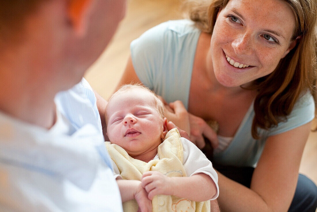 Eltern mit Baby (1 Woche), Bad Oeynhausen, Nordrhein-Westfalen, Deutschland