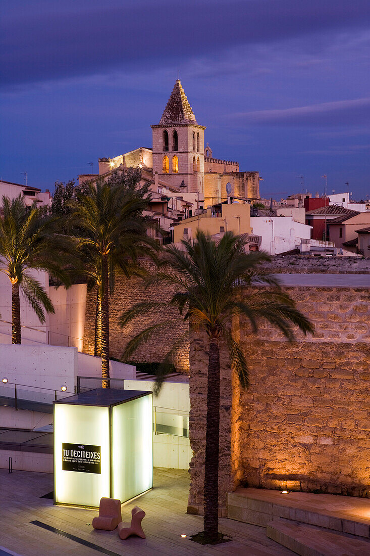 Museum Es Baluard in der Abenddämmerung, Palma, Mallorca, Balearen, Spanien, Europa