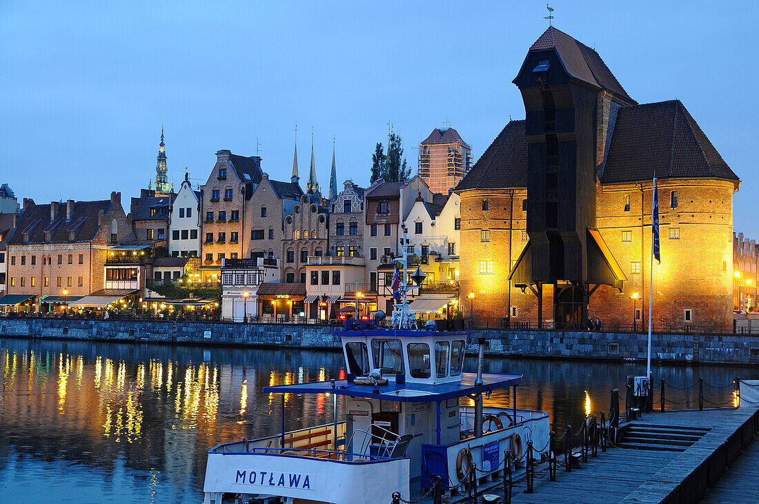 Blick von der Bleihofinsel auf das Krantor am Abend, Rechtstadt, Danzig, Polen, Europa