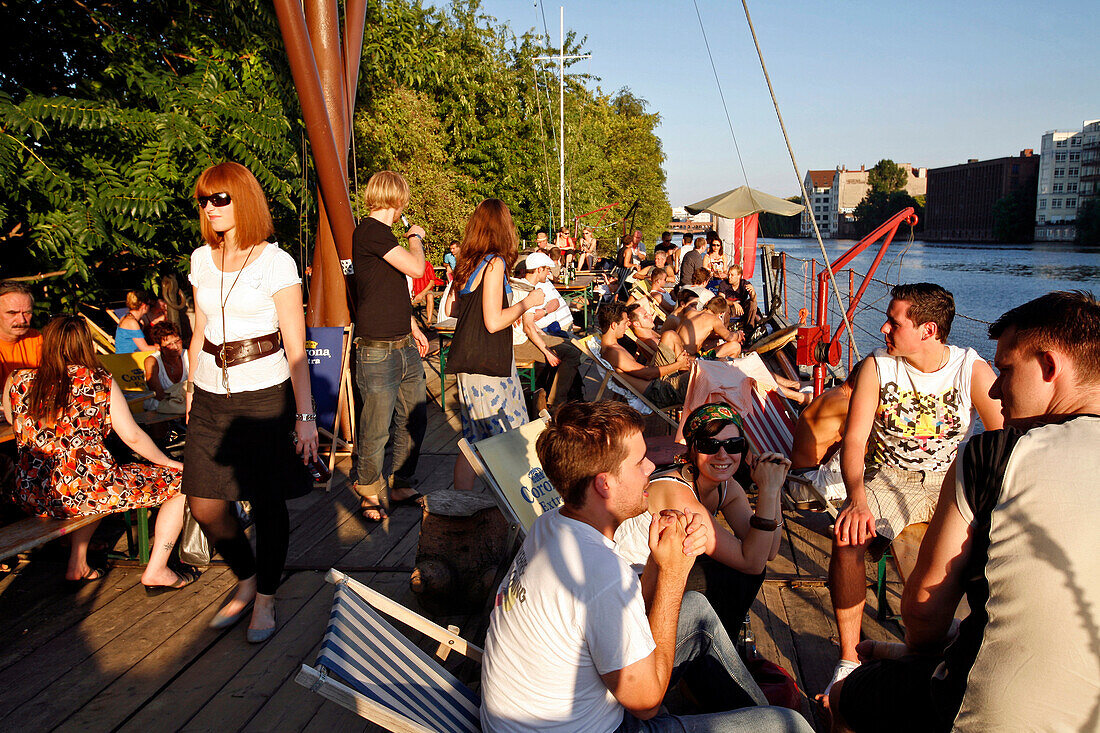 Boat Cafe, Bar On The Banks Of The Spree Near The Site Of The East Side Gallery Berlin, Germany