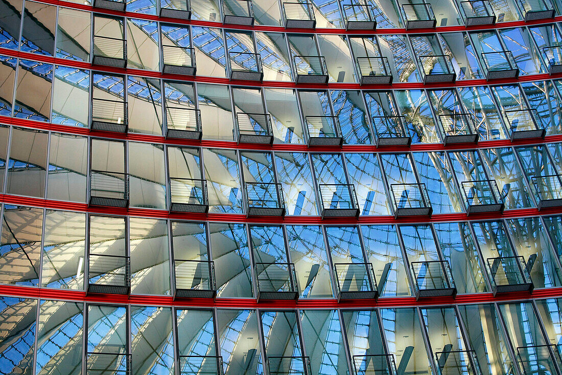 Sony Plaza, Sony Center, Potsdamer Platz, Canopy Conceived By The German-American Helmut Jahn Between 1996 And 2000, The Glass Roof Of The Building Adorns Itself In The Colours Of The Rainbow At Nightfall This Cupola Tops A Forum, A Veritable Square In Th