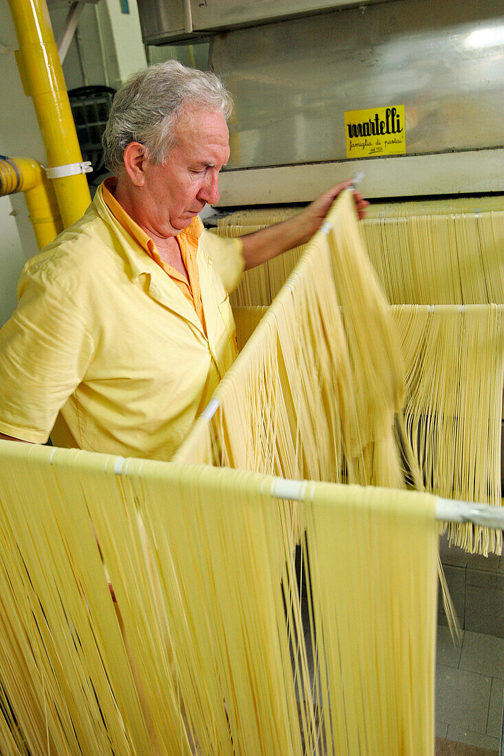 Dino Martelli, Traditionally¬ßmade Pastas (Spaghetti, Penne, Spaghettini, Macaroni) Martelli Family Enterprise Since 1926, Lari, Near Pisa, Tuscany, Italy