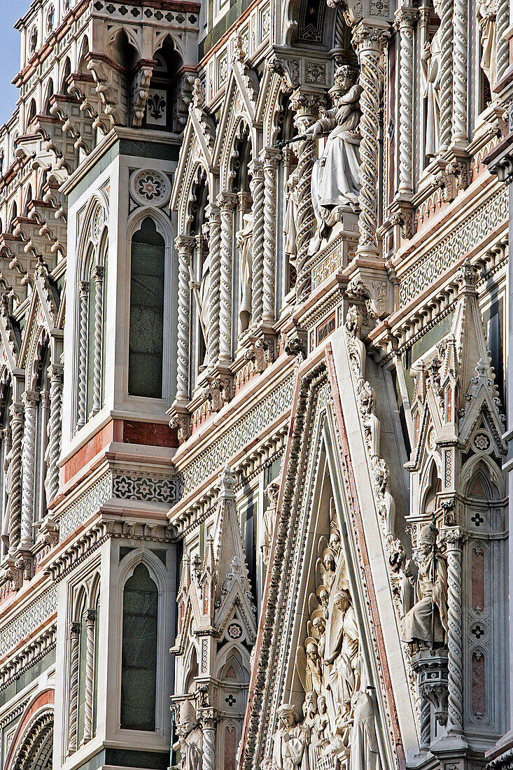 Detail De La Facade En Marbre Colore Du Duomo, Cathedrale Santa Maria Del Fiore, Florence, Toscane, Italie