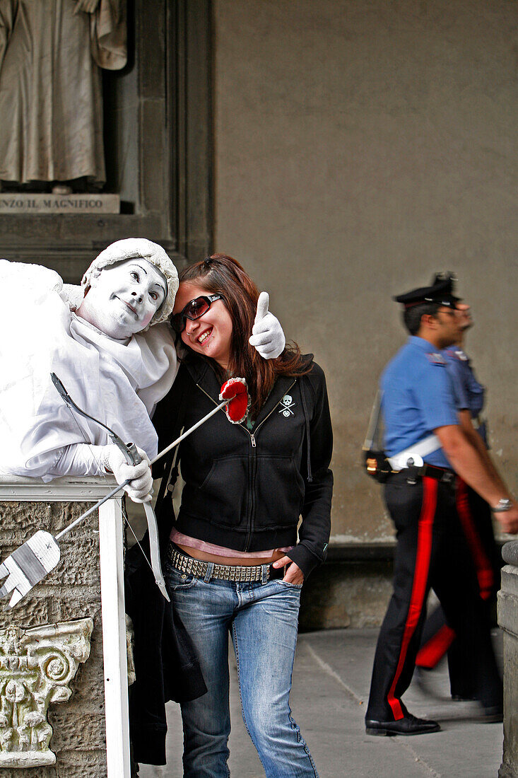 Street Scene With Tourists And Carabienieri (Police Officers), Inner Square, Galleria Degli Uffizi (Uffizi Museum And Gallery), Florence, Tuscany, Italy