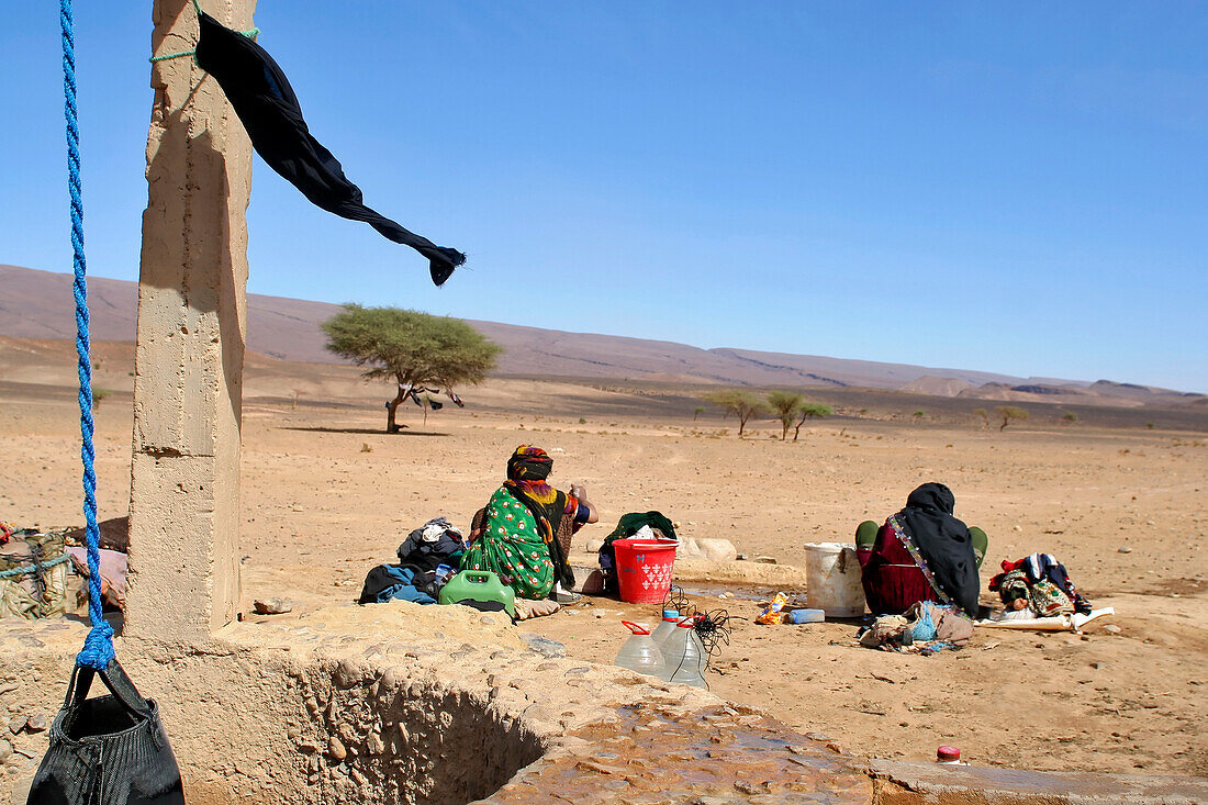 Nomad Women Washing Their Laundry Near The Well, Association For The Development Of Nomad Life In The Zagora Region, Berber People, Morocco, Maghrib, North Africa