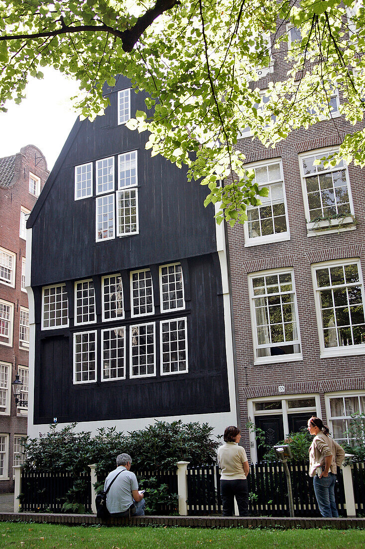 Black Wooden House From 1477, The Oldest In The City, The Beguines'S House, 'Begijnhof', Amsterdam, Netherlands