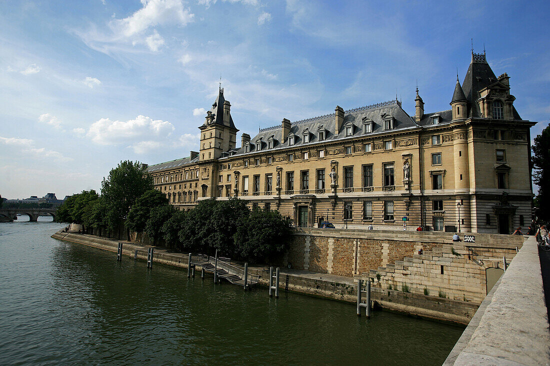 Facade Of The Magistrates' Court On The Quai Des Orfevres, Paris Law Courts, Paris (75)