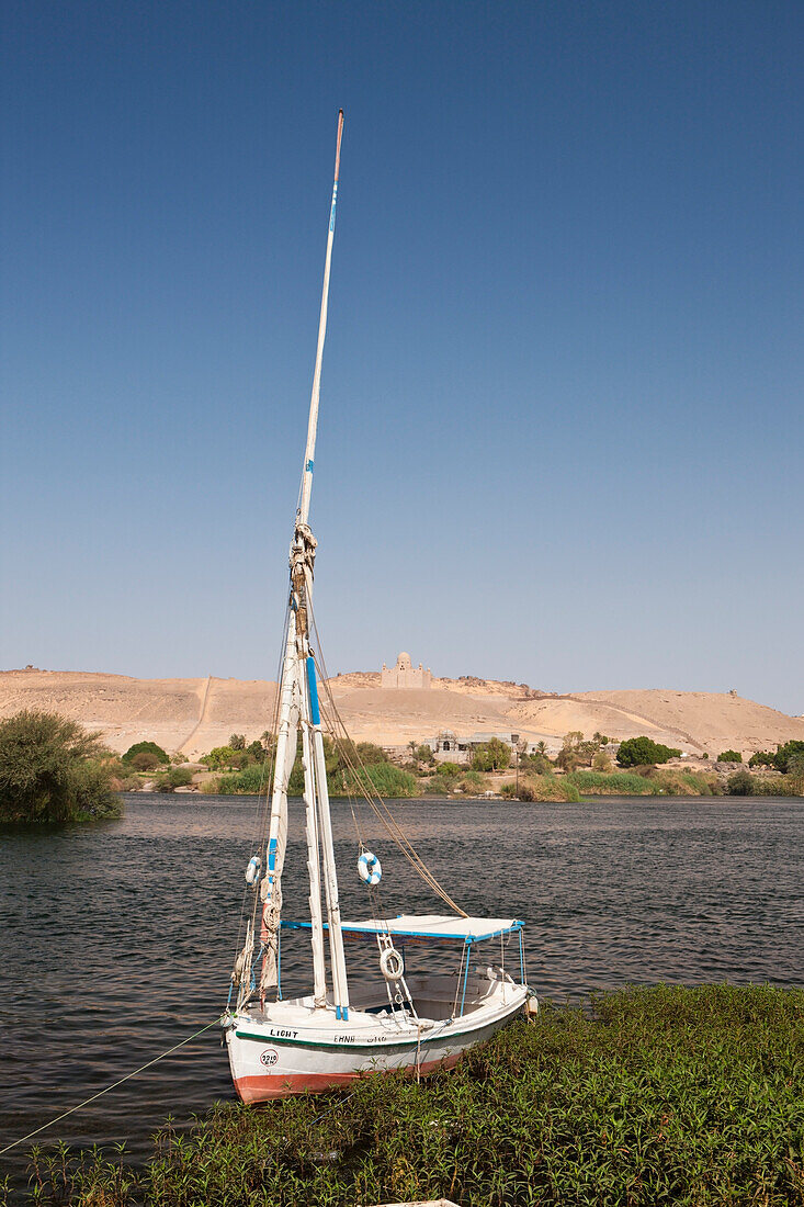 Nil Kataraktlandschaft mit Feluke, Assuan, Ägypten