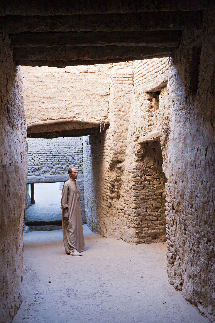 Gassen der Altstadt Al Qasr in Dakhla Oase, Libysche Wüste, Ägypten