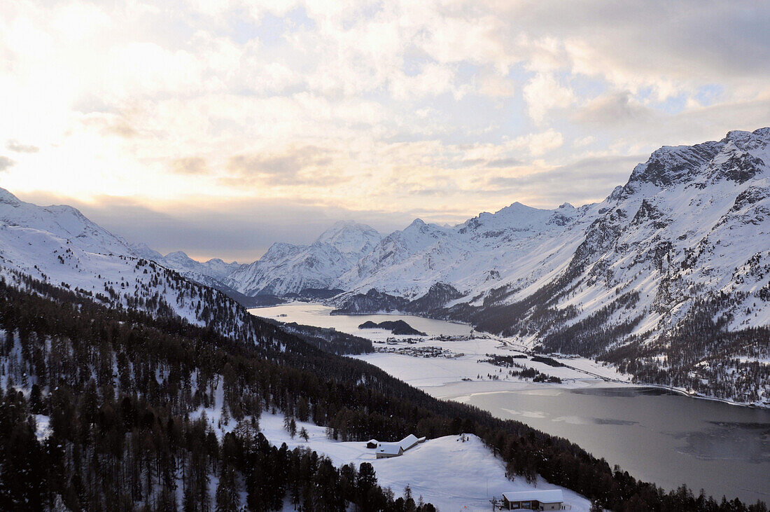 Blick vom Corvatsch bei St. Moritz, Engadin, Graubünden, Schweiz
