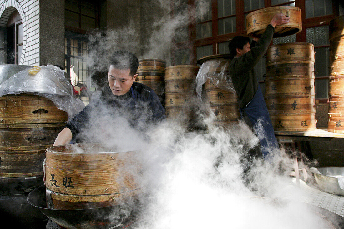 Man with steaming bamboo baskets, Jinfeng, Changle, Fujian province, China, Asia