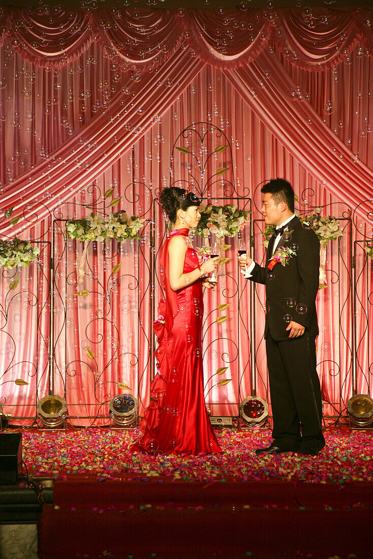 Bridal couple on a stage at a traditional chinese wedding, Jinfeng, Changle, Fujian province, China, Asia