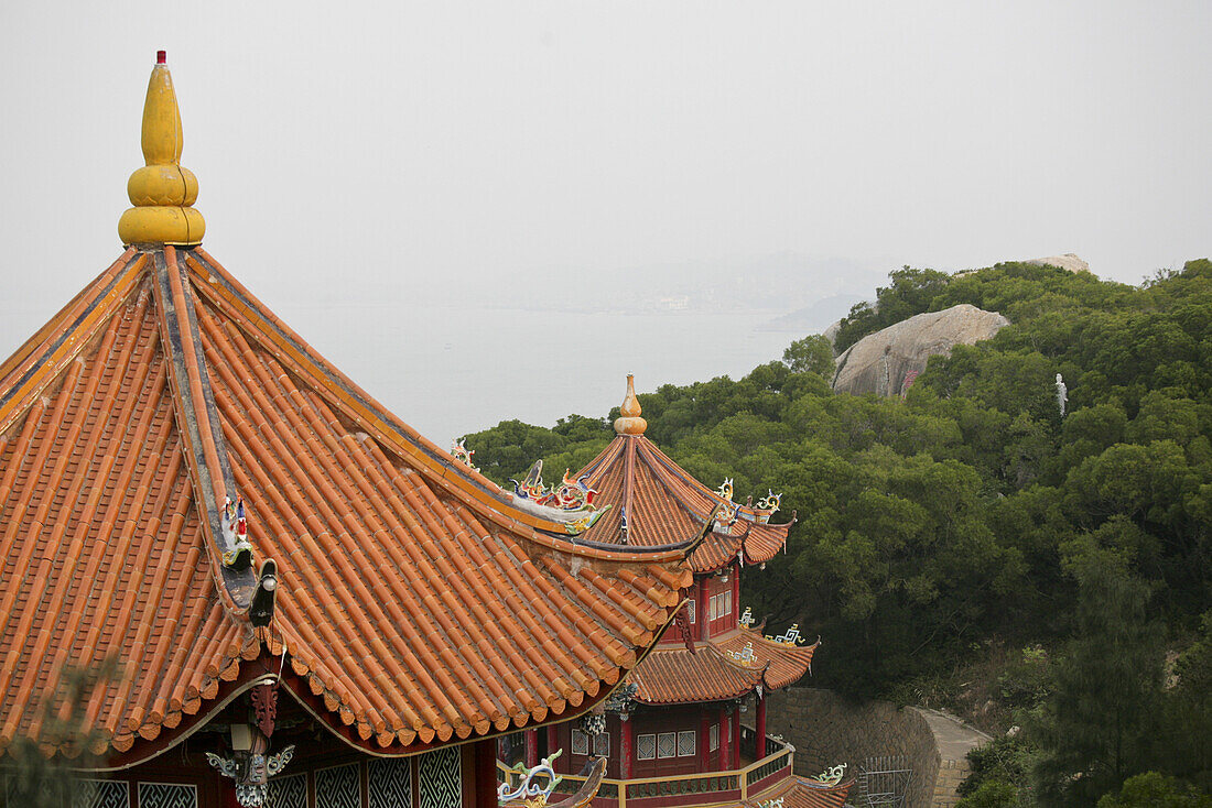 Dach eines Tempels auf der Insel Mazu, Meizhou, Fujian Provinz, China, Asien