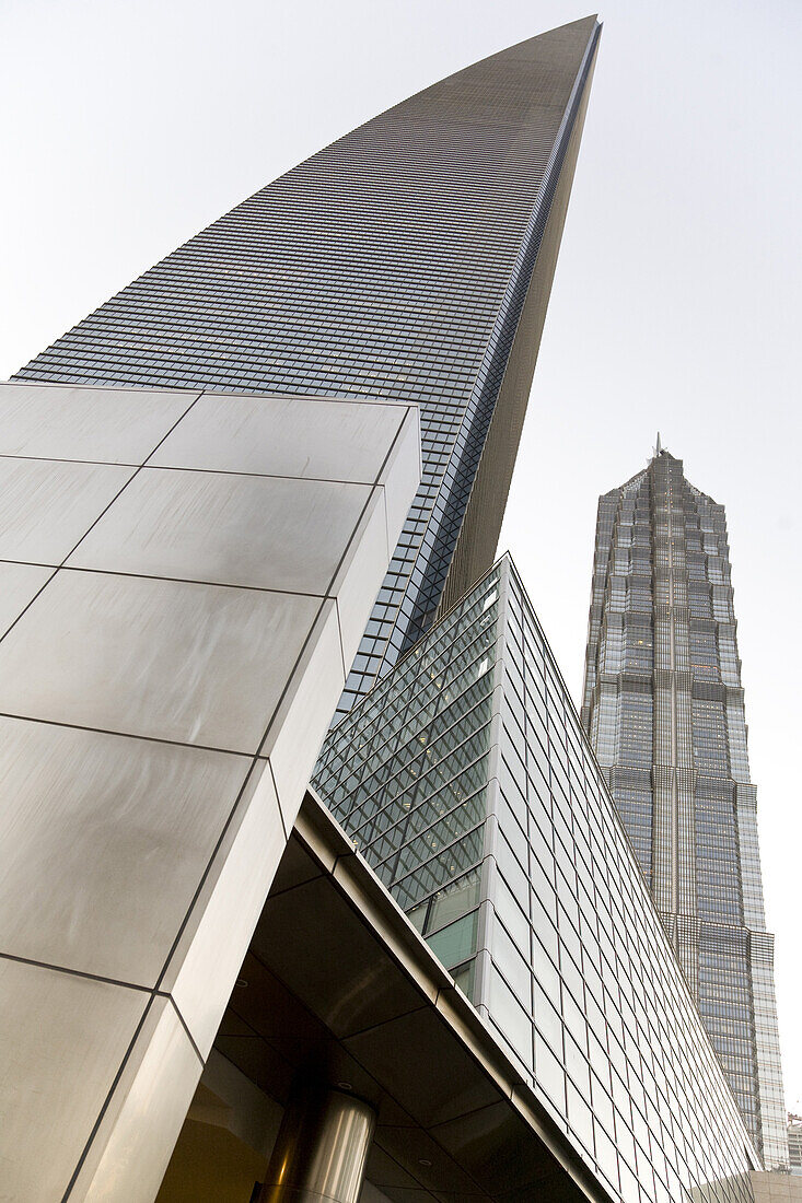 Blick von unten auf Jinmao Turm, Shanghai World Financial Center, EXPO Shanghai 2010, Pudong, Shanghai, China, Asien