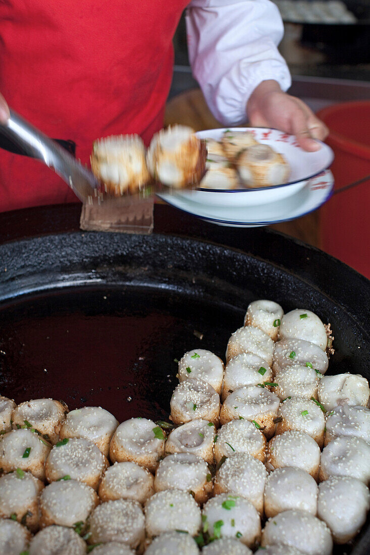 Traditional food at Huxinting Teahouse, Yu Yuan Garden, Nanshi, Feng Shui, Shanghai, China, Asia