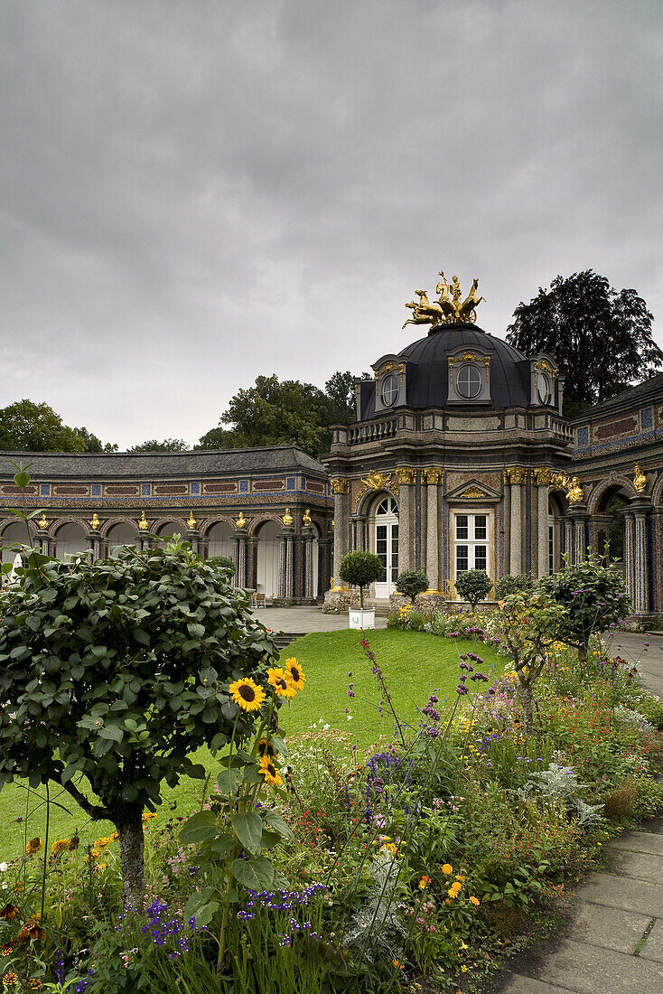 Neues Schloss der Eremitage mit Sonnentempel, Bayreuth, Bayern, Deutschland, Europa
