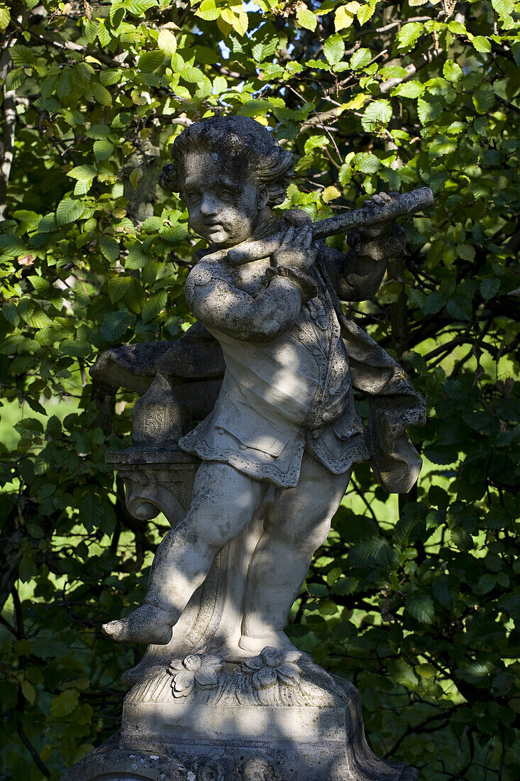 Skulptur im Rokokogarten der Schlossanlage Veitshöchheim, bei Würzburg, Unterfranken, Bayern, Deutschland, Europa