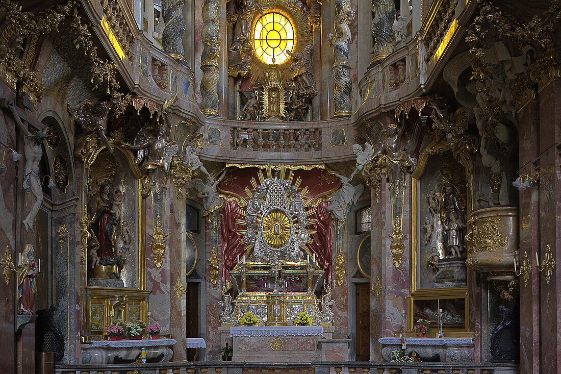 Innenansicht der Asamkirche, offiziell St. Johann Nepomuk. Sie wurde von 1733–1746 von den Brüdern Asam, Cosmas Damian Asam und Egid Quirin Asam errichtet, München, Bayern, Deutschland, Europa