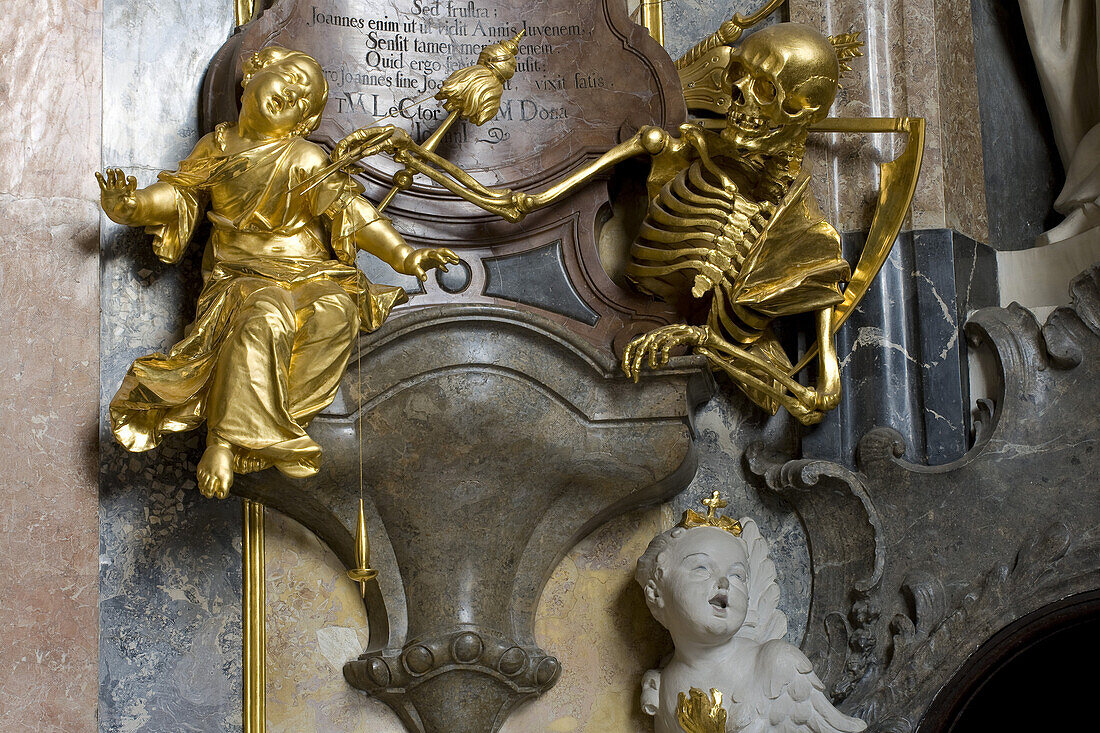 Detail in der Asamkirche, offiziell St. Johann Nepomuk. Sie wurde von 1733–1746 von den Brüdern Asam, Cosmas Damian Asam und Egid Quirin Asam, errichtet, München, Bayern, Deutschland, Europa