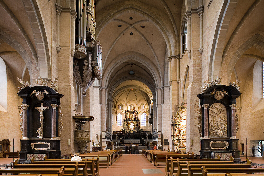 Altar in the Trier cathedral, Cathedral of St. Peter, UNESCO world cultural heritage, Trier, Rhineland-Palatinate, Germany, Europe