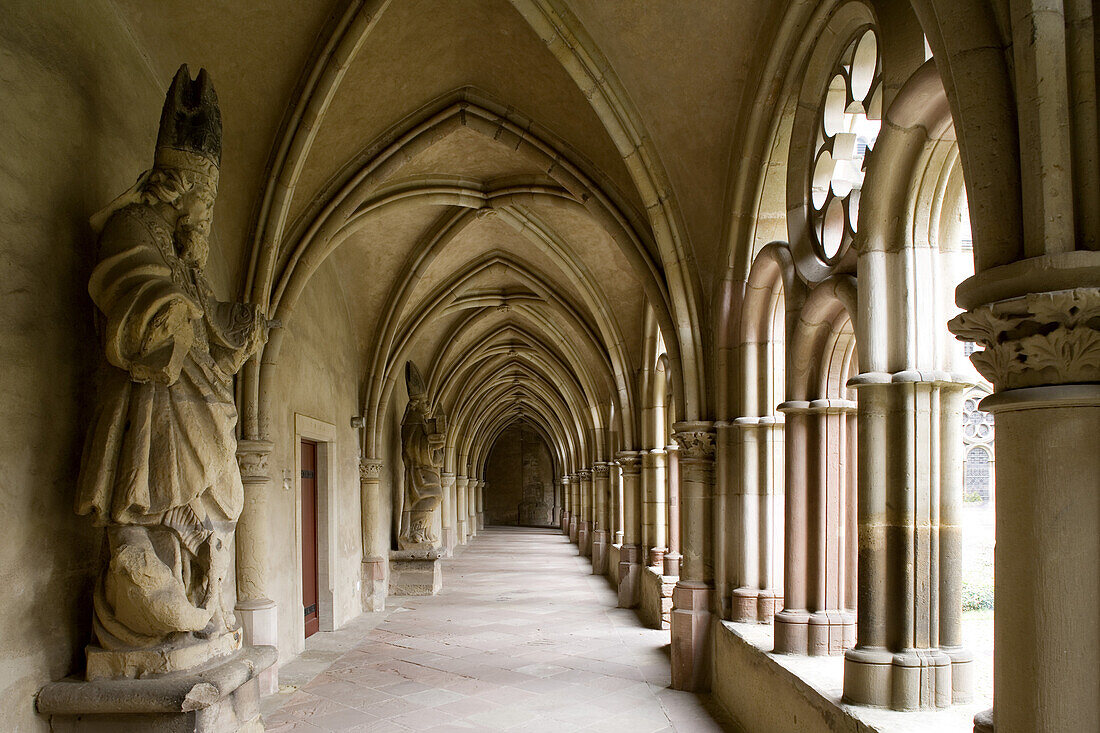 Cloister in Trier cathedral, Cathedral of St. Peter, UNESCO world cultural heritage, Trier, Rhineland-Palatinate, Germany, Europe