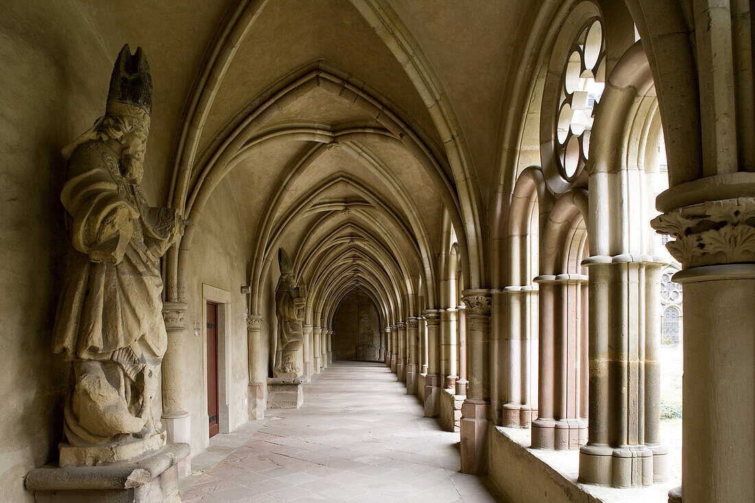 Kreuzgang in der Domkirche St. Peter zu Trier, UNESCO-Weltkulturerbe, Trier, Rheinland-Pfalz, Deutschland, Europa