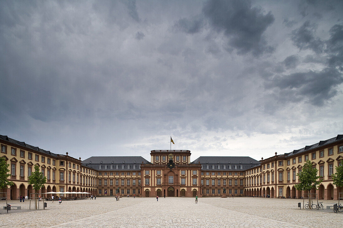 Mannheim palace, built 1720-1760, today a University, Mannheim, Baden-Württemberg, Germany, Europe