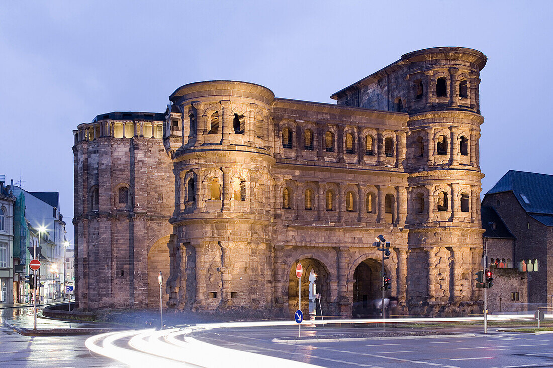 Porta Nigra, Wahrzeichen der Stadt Trier, älteste Stadt Deutschlands, Trier, Rheinland-Pfalz, Deutschland, Europa