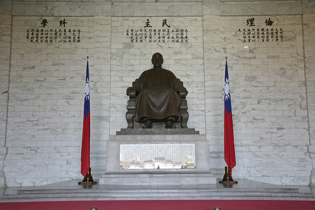 Chiang Kai-Shek Memorial Hall with statue of Chiang Kai-Shek, Kuomintang, Guomindang, Taipei, Republic of China, Taiwan, Asia