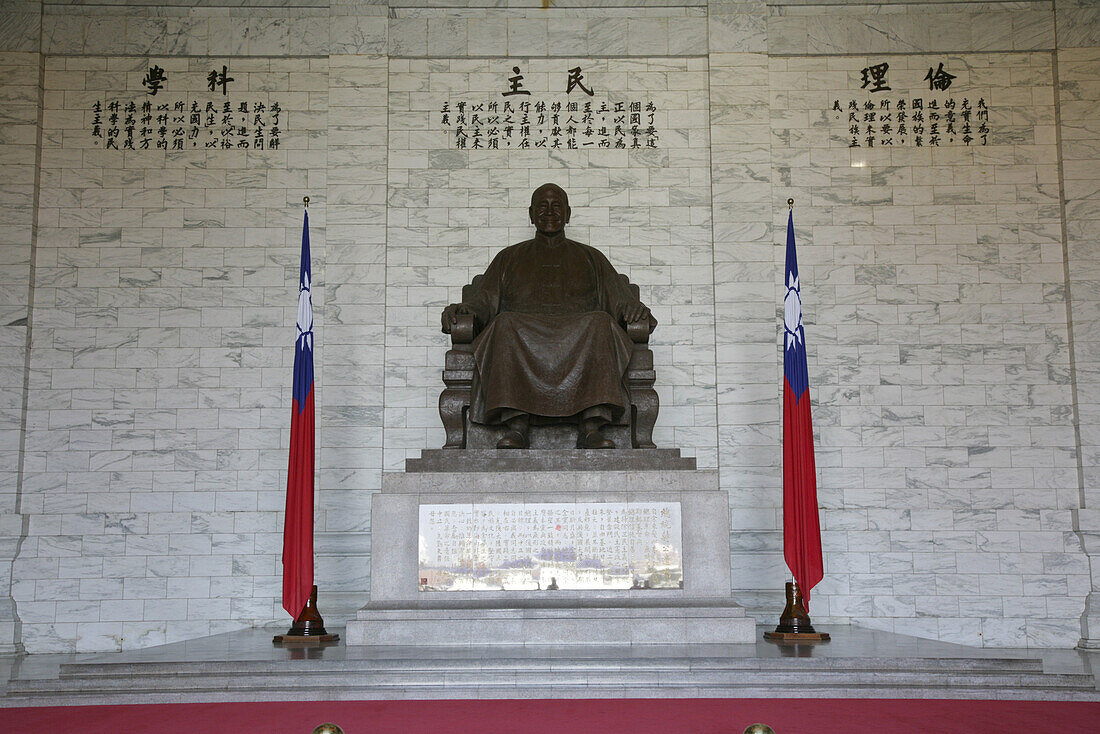Chiang Kai-shek Gedächtnishalle mit Figur von Chiang Kai-Shek, Guomindang, Kuomintang, Taipeh, Republik China, Taiwan, Asien