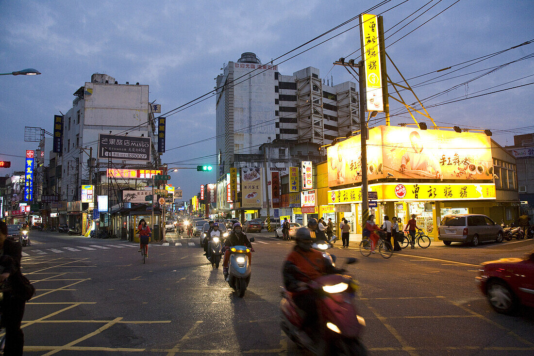Street setting in the city of Hualian in the evening, Hualian, Hualien, Republic of China, Taiwan, Asia